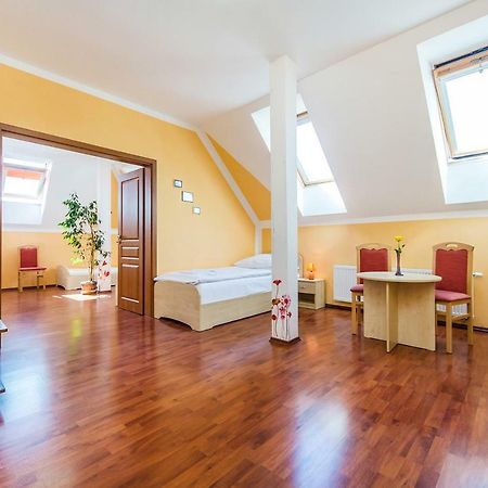 Hotel & Motorest V Udoli Zlateho Potoka Blsany Екстериор снимка