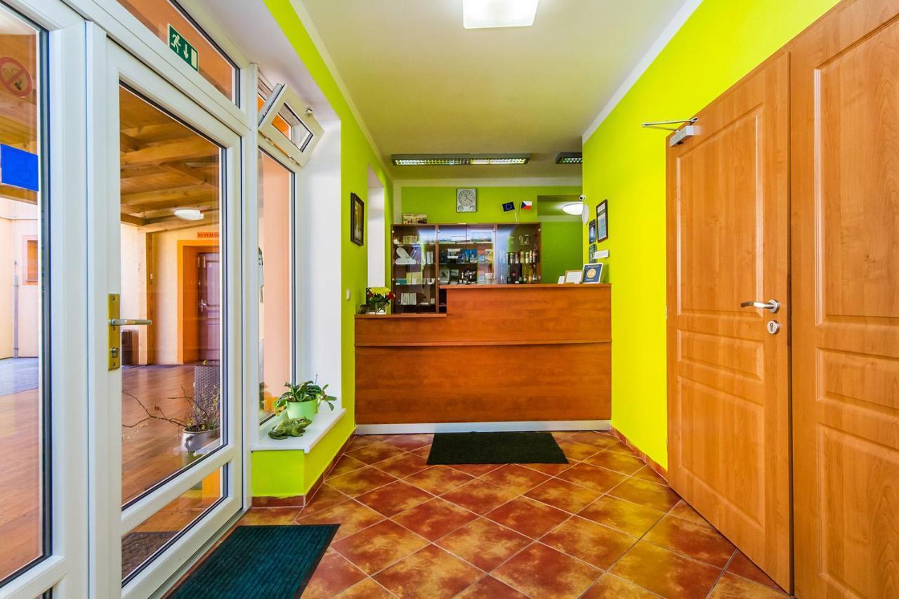 Hotel & Motorest V Udoli Zlateho Potoka Blsany Екстериор снимка