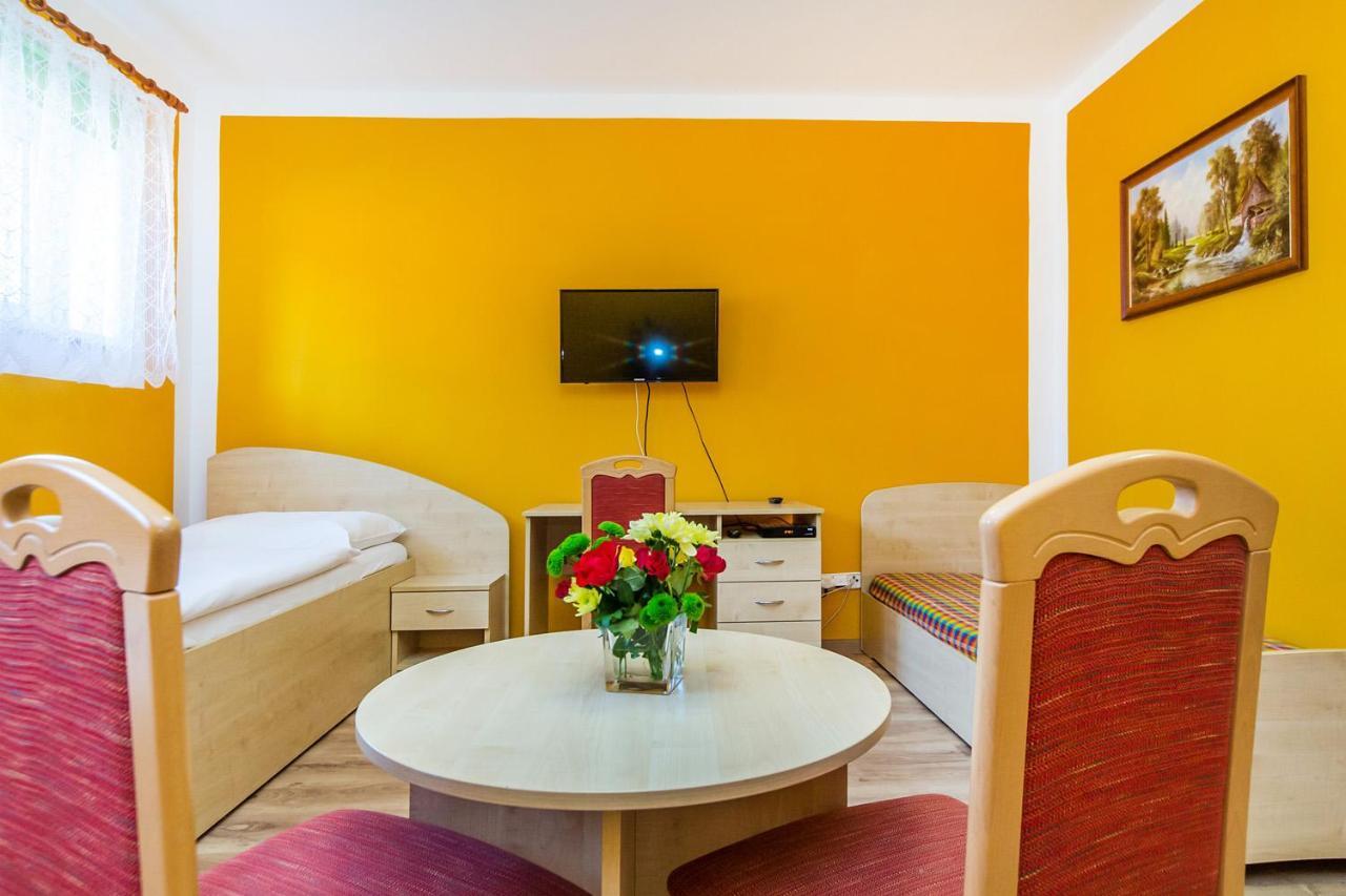 Hotel & Motorest V Udoli Zlateho Potoka Blsany Екстериор снимка