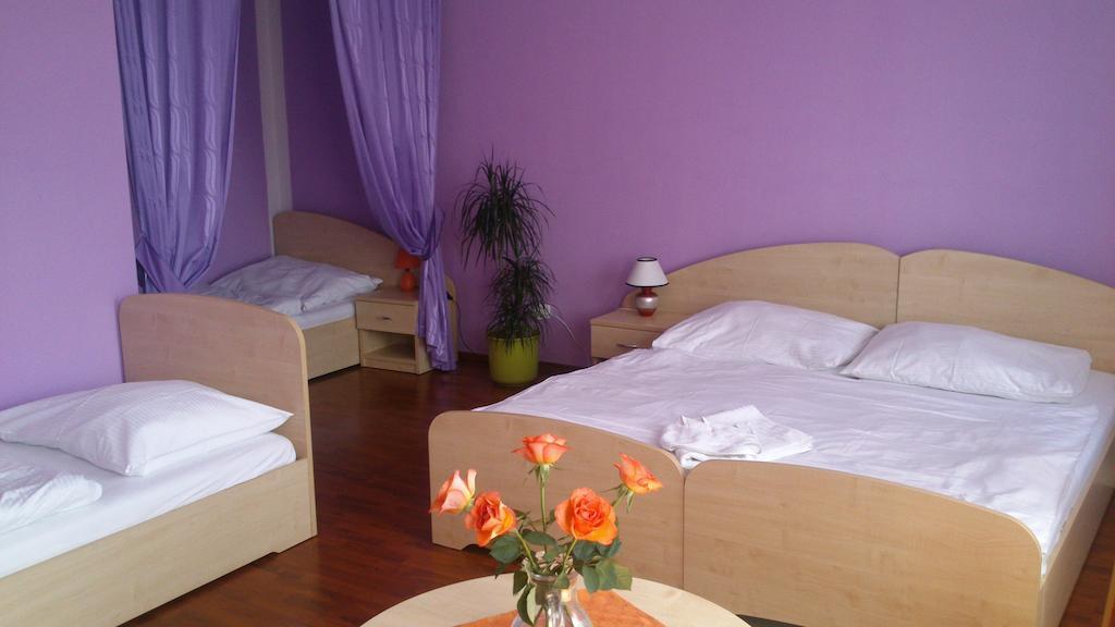 Hotel & Motorest V Udoli Zlateho Potoka Blsany Стая снимка