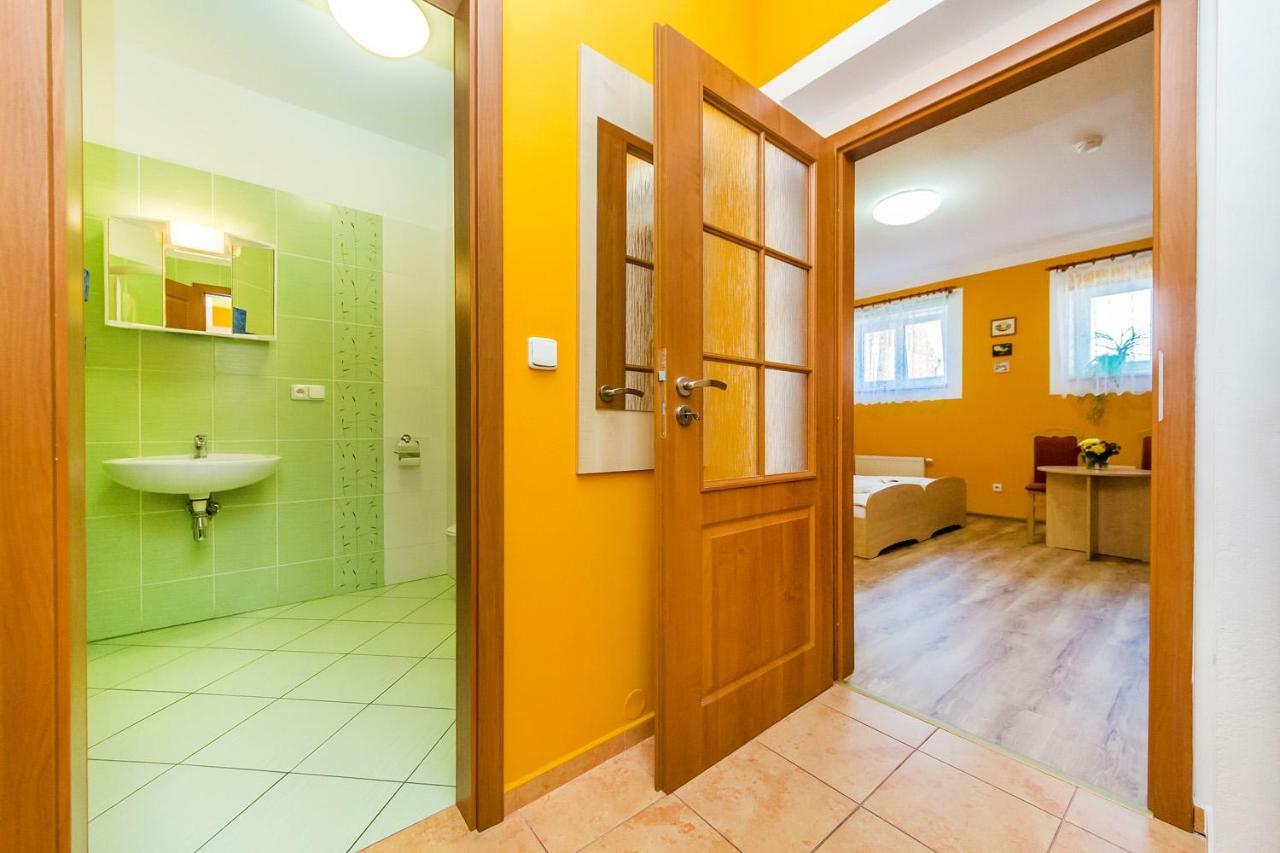 Hotel & Motorest V Udoli Zlateho Potoka Blsany Екстериор снимка