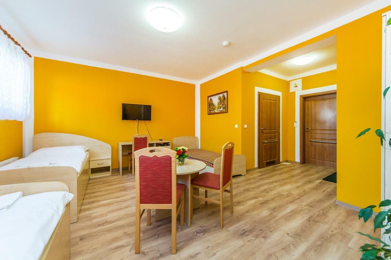 Hotel & Motorest V Udoli Zlateho Potoka Blsany Екстериор снимка
